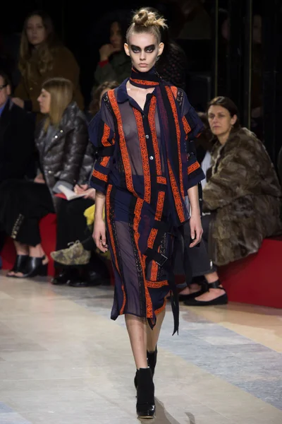 Look 32
